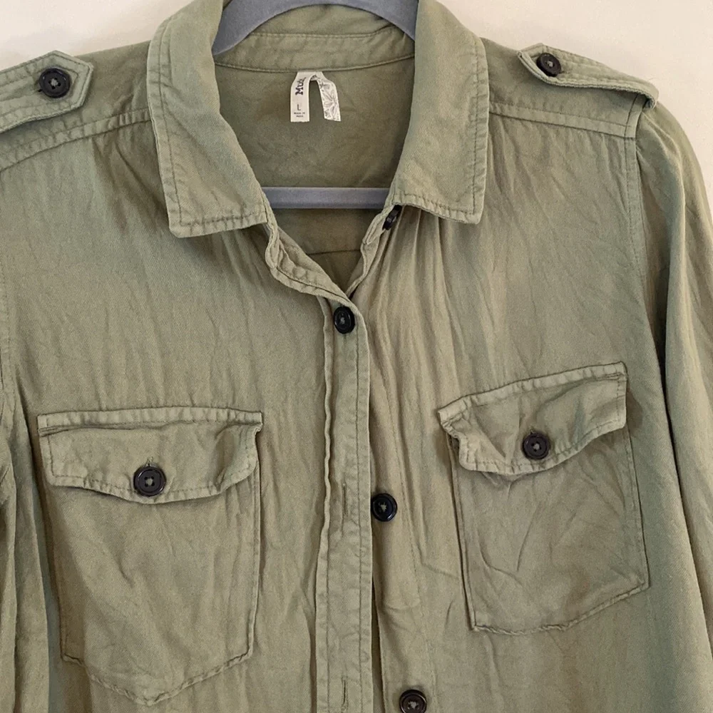 Mudd Button Up Top - Picture 4 of 10